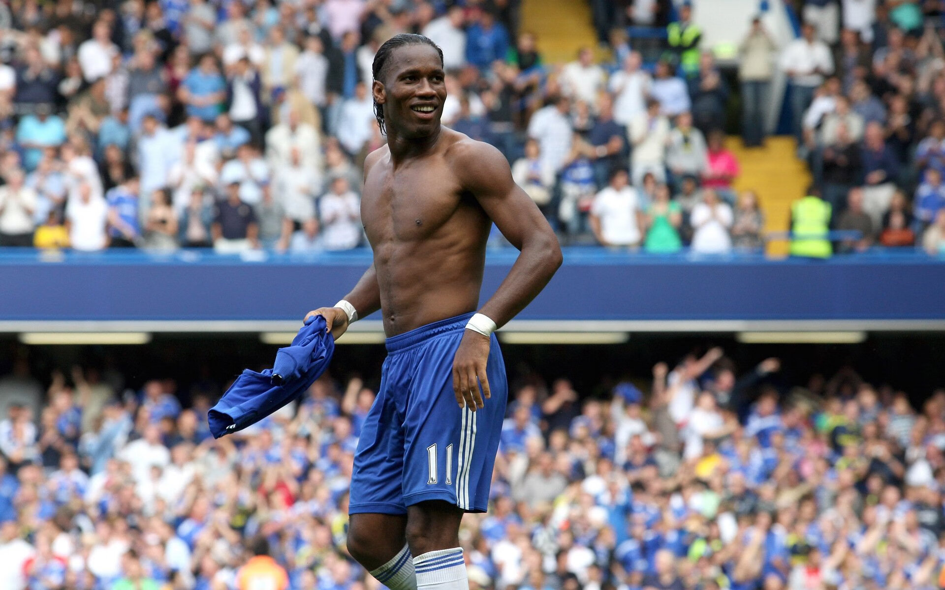 英超战术演变趋势：高压逼抢与快速反击并重，英超高位压迫